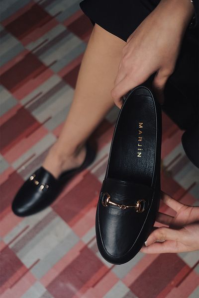 Marjin Damen-Freizeitschuhe aus echtem Leder mit Kette in Hellbraun