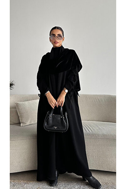 outline Luxurious velvet winter abaya with an elegant royal design
