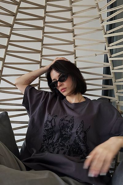 Cos Weirdos تي شيرت كبير الحجم من الحجر الأسود الفحمي – للجنسين