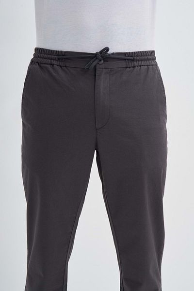 Cazador 0004 ΑΝΘΡΑΚΙΤΙΚΟ ΑΝΔΡΙΚΟ ΠΑΝΤΕΛΟΝΙ JOGGER ΜΕ ΚΛΕΙΣΤΗ ΜΕ ΚΟΥΜΠΙ ΚΑΙ ΕΛΑΣΤΙΚΟ ΜΕ ΤΗΝ ΜΕΣΗ ΚΑΙ ΤΗΝ ΠΟΥΚΑΜΙΣΑ