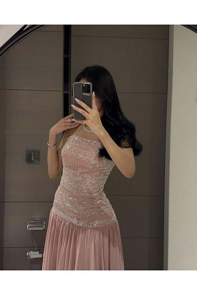 Diva style Elegant and classy evening dress made of georgette with a beaded cuff