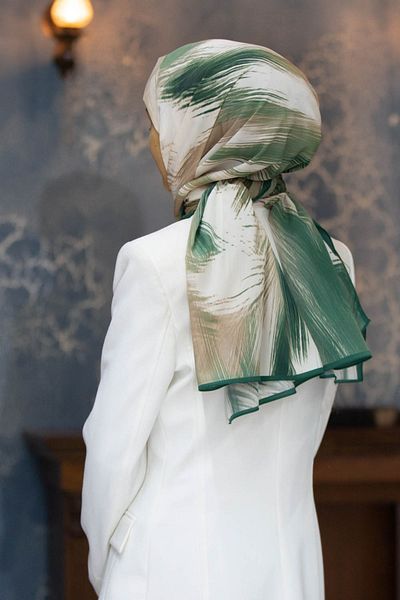 Vissona Πολυτελές Medina Silk Γεωμετρικό Σχέδιο Πετρελαίου Πράσινο Χρώμα 75x195 Ανθεκτικό Σάλι Moss Crepe Τύπος ραφής