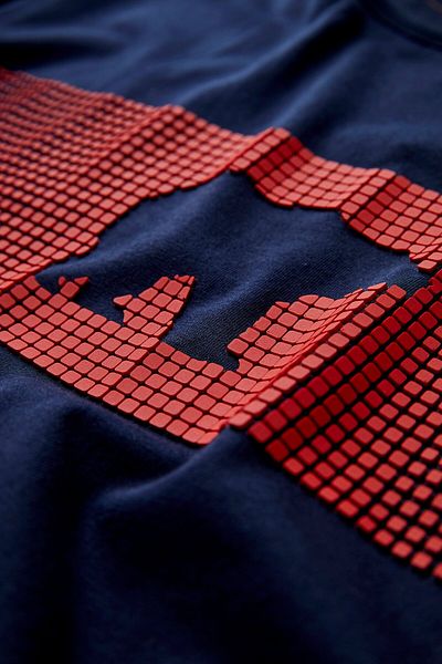 Bad Bear تي شيرت رجالي فاخر برقبة دائرية ومطبوع باللون الأزرق الداكن