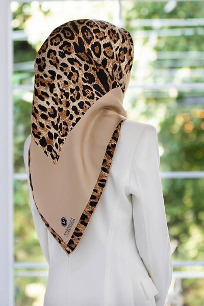 Vissona 100% Twill Silk Leopard Pattern Μπεζ Χρώμα 90x90 Φουλάρι Σχήμα φύτευσης: Ράψιμο στο χέρι
