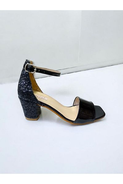 PATİK BEBE Pantofi de seară cu toc de culoare neagră pentru fete