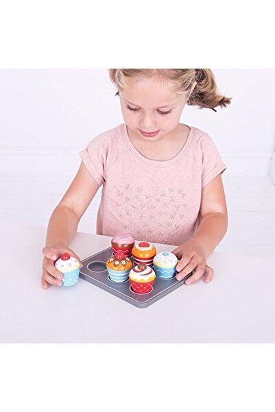 BIGJIGS Toys Wood Cupcakes and Muffin Tray Play Food Toy 7 Pieces Set