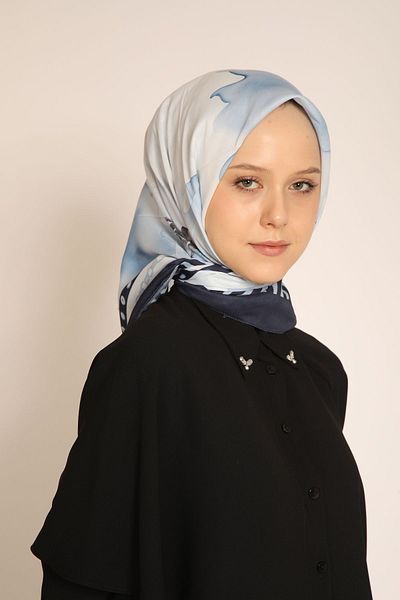 BERCHEM SCARF Chain Pattern Floral Silk Scarf for Women – Chic and Grace in Soft Tones
