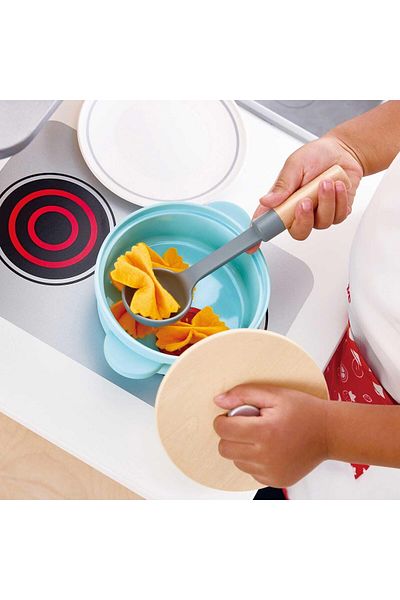 Hape Little Chef Cooking & Serve Play Set E3208