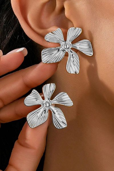 TAKIŞTIR Silver Color Flower Figured Earrings (Pair)