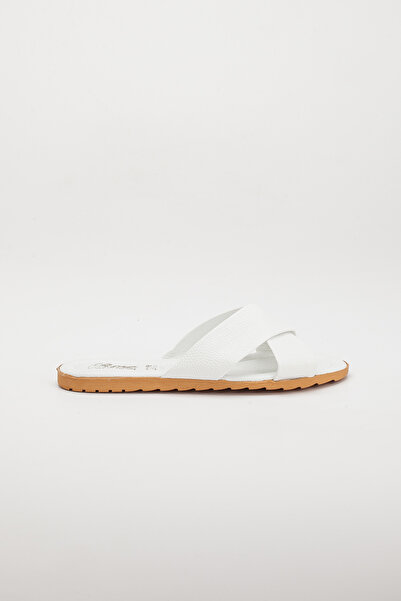 BOUIS Women's White Daily Cross-Strapped Soft Slippers Summer Comfortable Stylish Lightweight Beach Sea Pool Trip Slippers