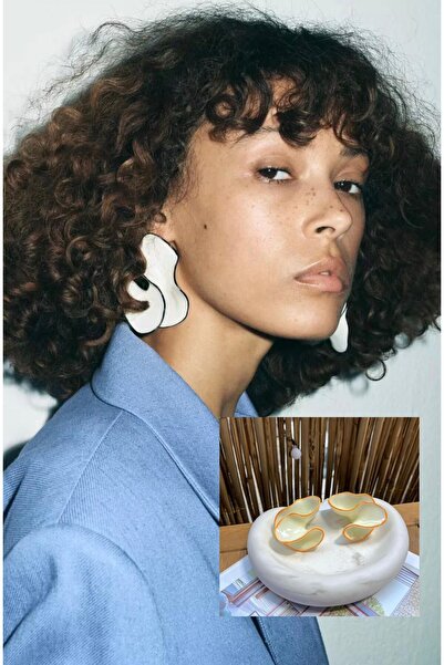 illys ZRA موديل أقراط مموجة باللون الكريمي مخططة باللون الأسود