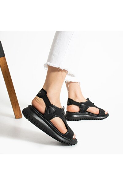 defile ayakkabi صندل رياضي مريح باللون الأسود للنساء