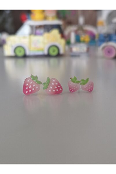 AyShope Antialerjik Şeffaf Uçlu Bioplast Çilek Desenli Silikon Küpe Bir Çift