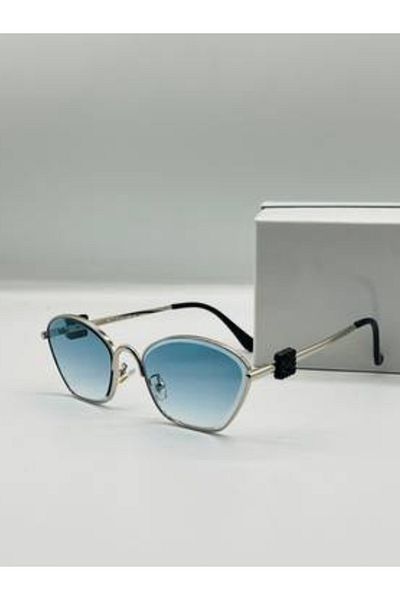 Generic Luxury women's sunglasses with a modern design and a metal frame