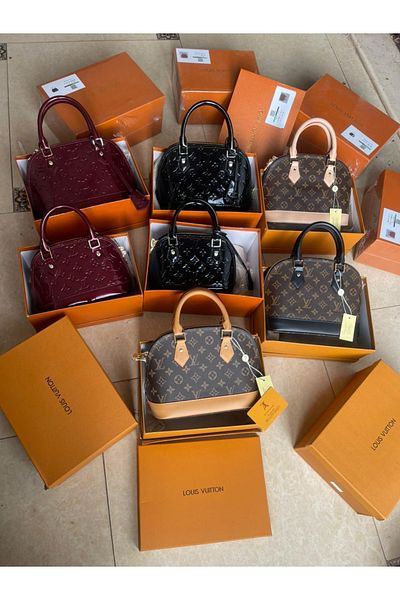 chch High quality shoulder bag