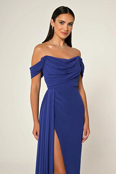 ALFABETA STRAPLEZ YAKA DÜŞÜK KOL DERİN YIRTMAÇ DETAYLI ŞIK UZUN ŞİFON ELBİSE ABİYE