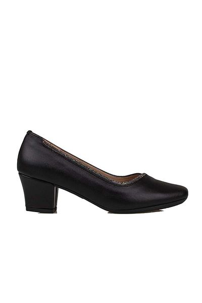 Trend Adımlar Black Stone Embroidered Women's Classic Shoes