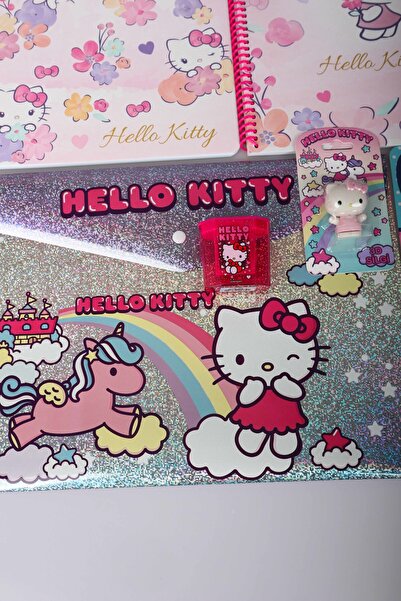 Hello Kitty "DEKOMUS ISLAK MENDİL HEDİYELİ" LİSANSLI HELLO KITTY 8 PARÇA KIRTASİYE SETİ KARELİ VE ÇİZGLİ A4 DEFT