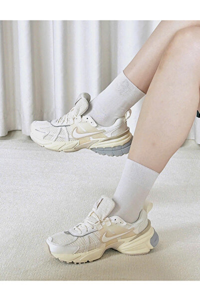 Nike Dámské krémové tenisky V2K Run