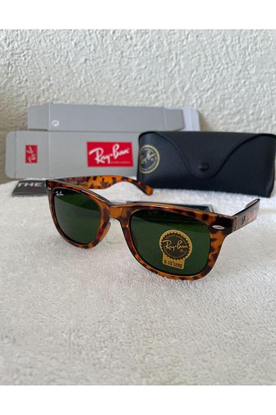 Ray-Ban Wayfarers Brown tortoiseshell sunglasses