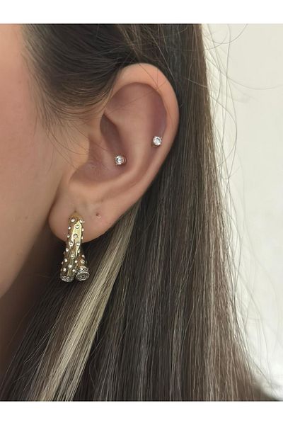 MyladyAccessoriess Single Stone and Double Color Detail Hoop Earrings