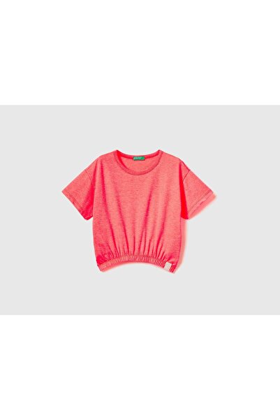 United Colors of Benetton تي شيرت بناتي بقصّة مربعة مصنوع من قماش مُعاد تدويره