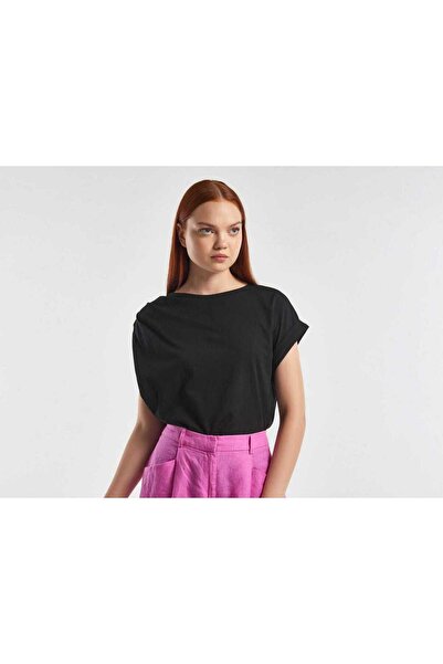 United Colors of Benetton Women's Solid T-Shirt with Round Neck