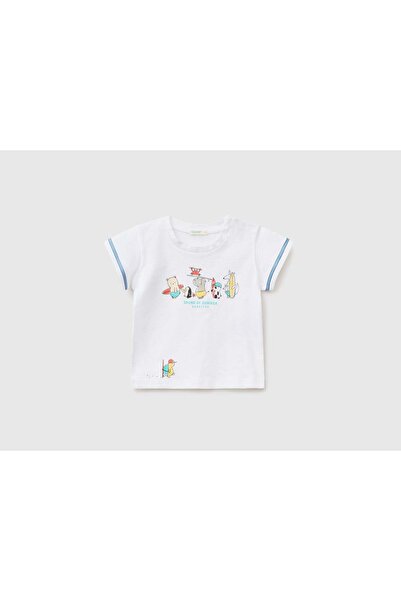 United Colors of Benetton تي شيرت للأطفال بأكمام قصيرة وطبعة أمامية