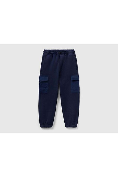 United Colors of Benetton Boys' Sports Pants with Logo Details and Cargo Pocket