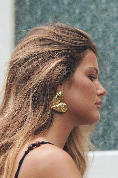 stravis Gold Color Mussel Earrings