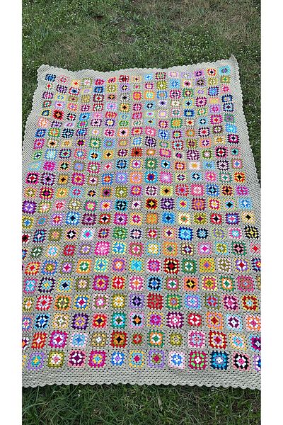 WOMANBAG Cream Color Motif Hand Made Bed Cover Blanket