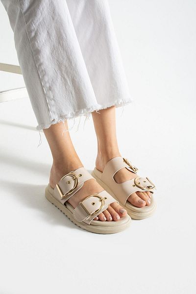 diclepolat Γυναικείες παντόφλες Milana Beige με δύο αγκράφες με επίπεδη σόλα