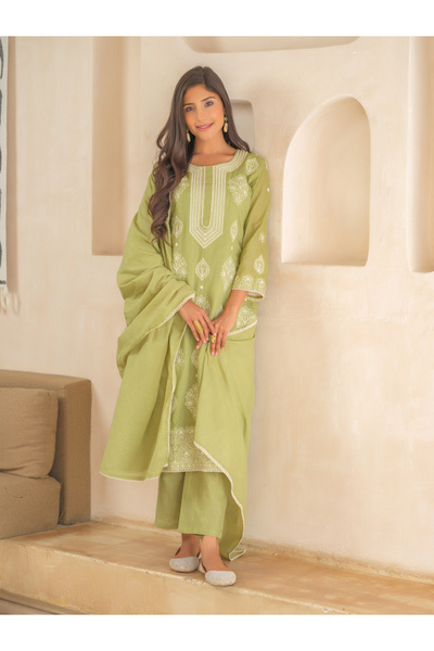 DW By Styli طقم كورتا قطني مطرز برقبة دائرية مع بنطلون ووشاح