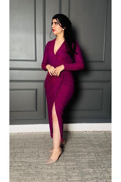 MILA WORLD Soft women's dress with a front slit and a distinctive shine