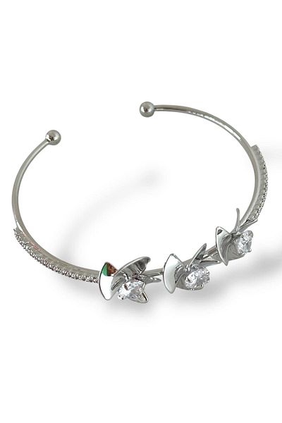 TAKIŞTIR Silver Color Flower Figured Stone Detailed Handcuff Bracelet