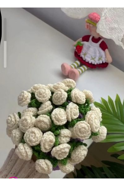 ZAHandmade Bouquet of White Roses