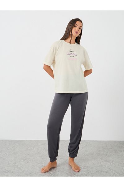 Styli Slogan Print Round Neck T-Shirt and Pyjama Set