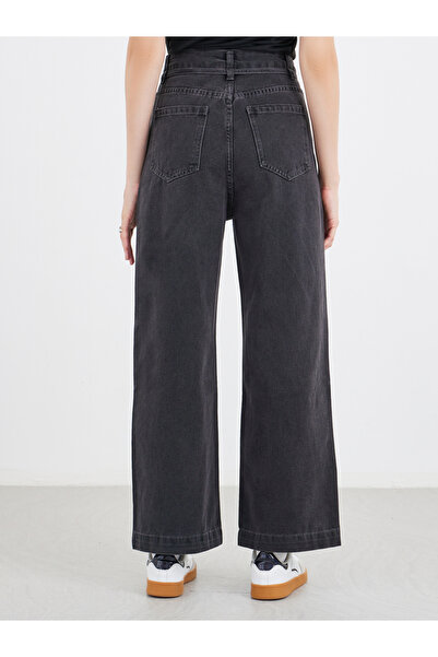 Styli Mid Rise Wide Leg Washed Jeans