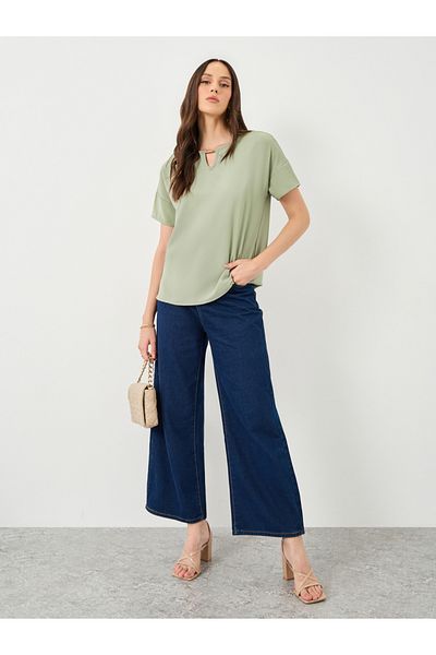 Styli Women Green Solid Keyhole Neck Short Sleeve Blouse
