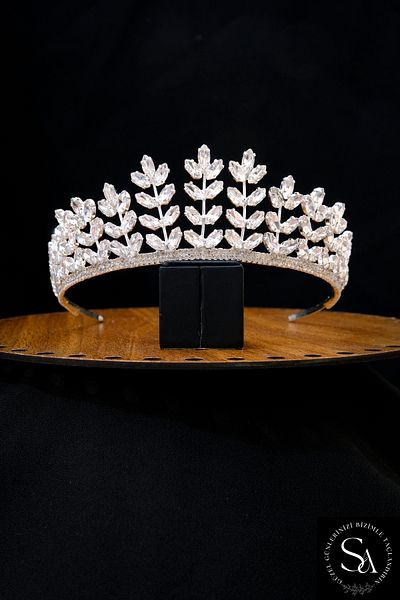 SimgeAksesuar Crystal Stone Fashionable and Elegant Bridal Tiara