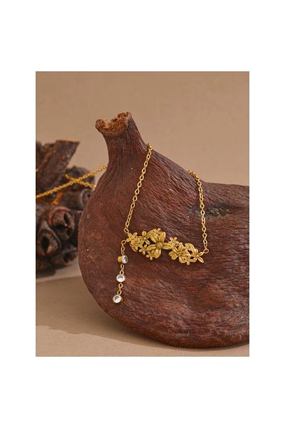 Eva Grace Amaris necklace, gold, with floral pendant, made of 18K gold-plated stainless steel