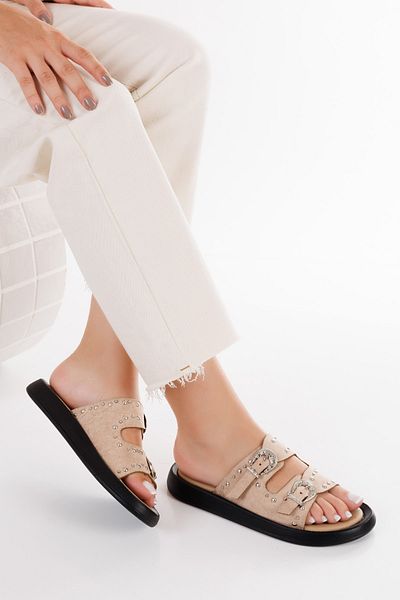 PASSAGE SHOES شبشب نسائي بحزام مزدوج ومزين بإبزيم ومشبك 6331 بيج