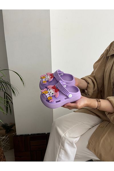 Behtah Kundura صنادل يومية للفتيات والأولاد من Cross Jibbitz مع هدية مزخرفة ومغلقة من الأمام لحوض السباحة والحديقة