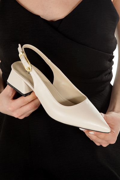 Ayakkabı Podyumum '' Belle'' Skin Skin Pointed Toe Back Open Big Buckle 3 cm Thick Heel New Season