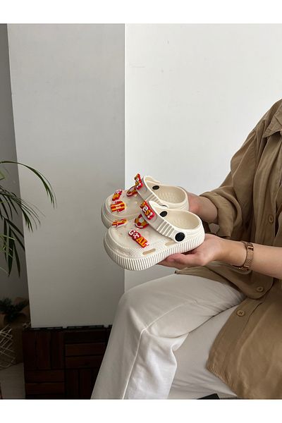 Behtah Kundura صنادل يومية للفتيات والأولاد من Cross Jibbitz مع هدية مزخرفة ومغلقة من الأمام لحوض السباحة والحديقة