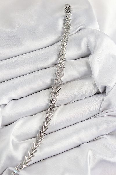 Clariss Brass Zircon Stone Row Arrow Model Silver Color Women's Bracelet