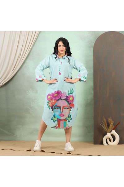 Lyaly aljlabyh The "Spirit of Art" jalabiya is a summer dress with an artistic print of a woman's face decorated with flowers, for a modern and innovative look.