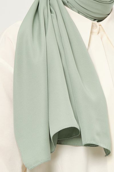 Madame Polo Plain Twil Shawl Outdoor Non-Slip Wrinkle-Free Fabric