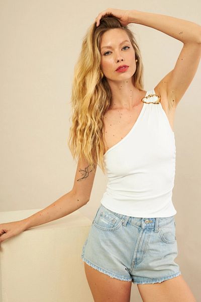 Cool & Sexy Γυναικεία μπλούζα με πόρπη εκρού AN6021