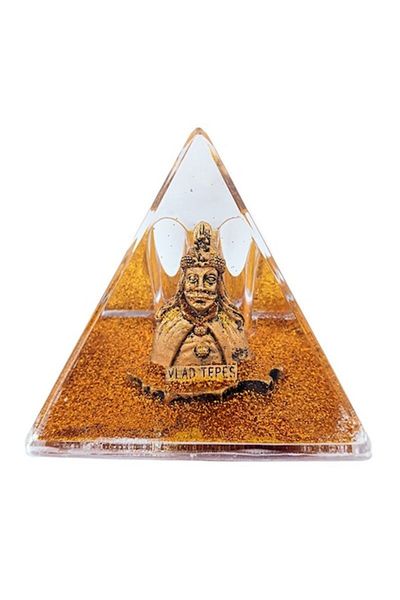 OEM Plastic pyramid, with liquid and glitter, with Vlad Tepes, gold, 8x8 cm